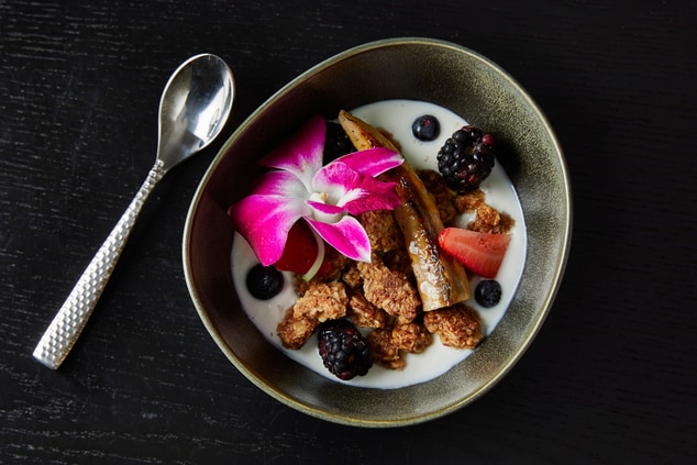 Bowl with yogurt, granola and fruit.