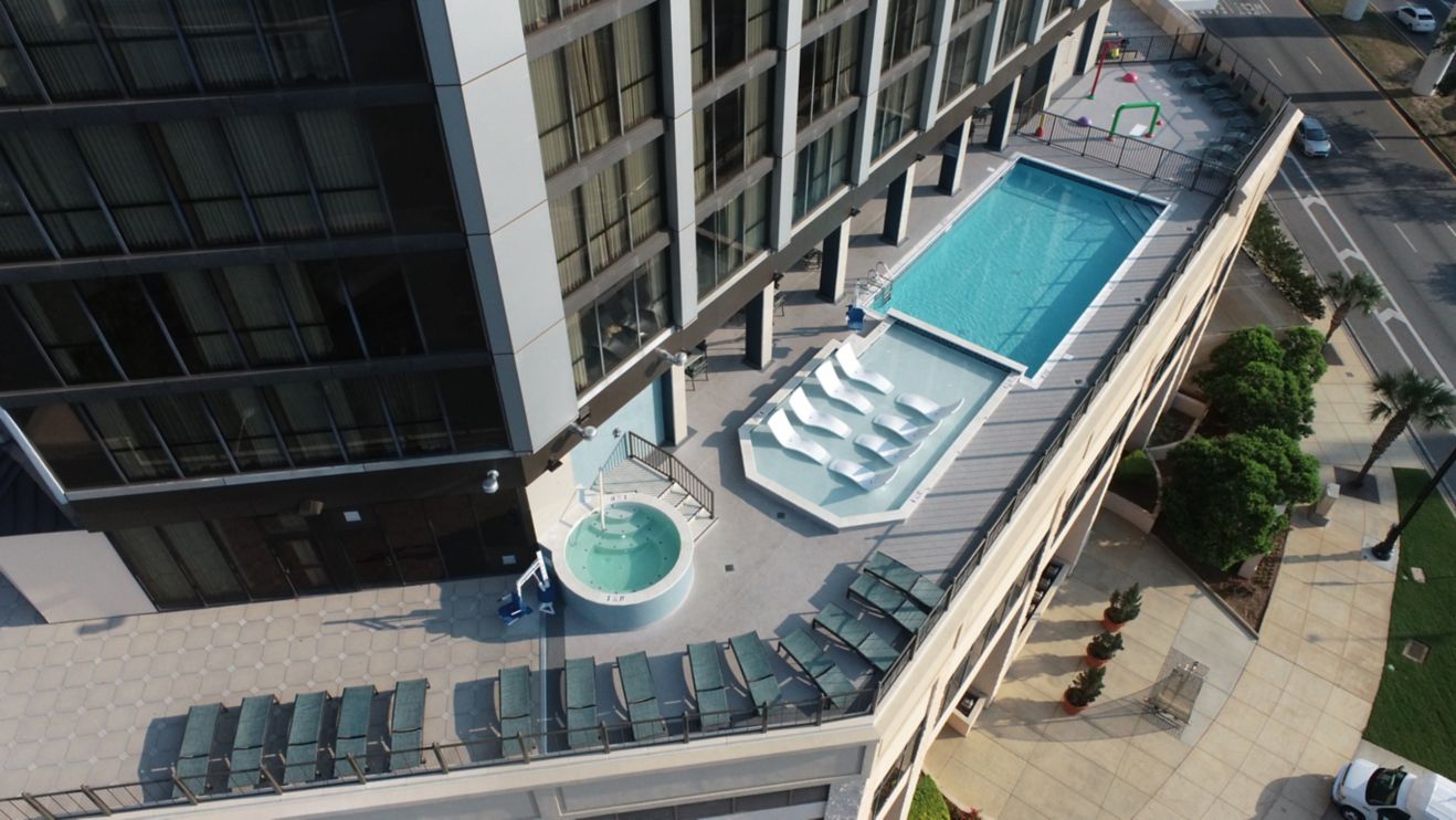  Lounge Rooftop Pool 