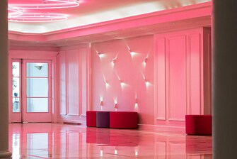 Hall - Décor lumineux rose fluo