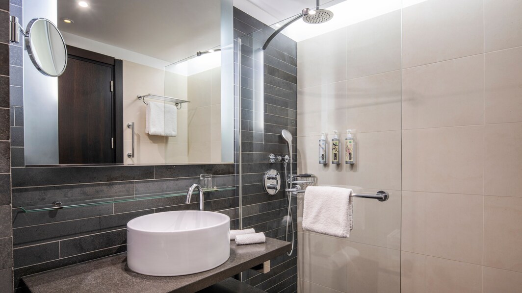 Shower room, mirror, towels, toiletries, hairdryer