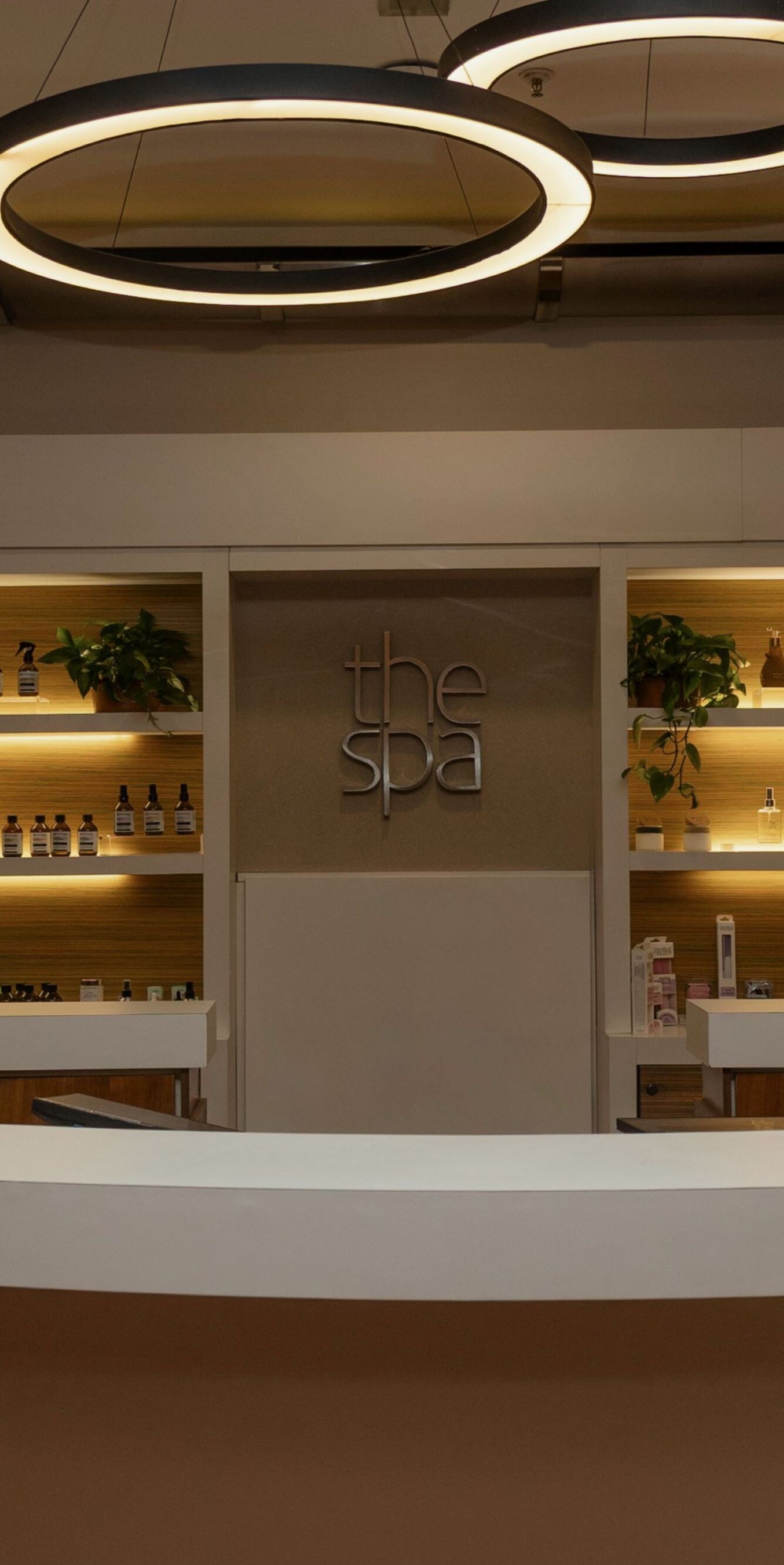 Entrada do spa, plantas, óleos, mobília