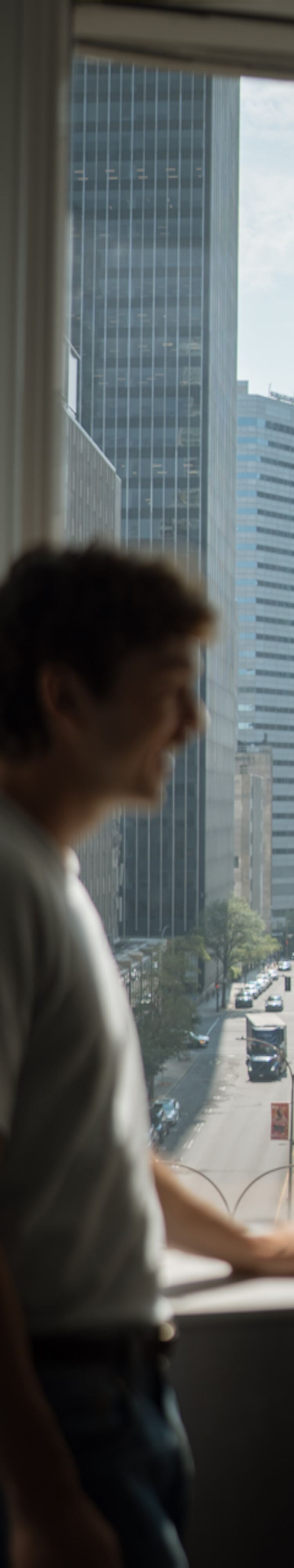 Clients admirant la vue sur la ville