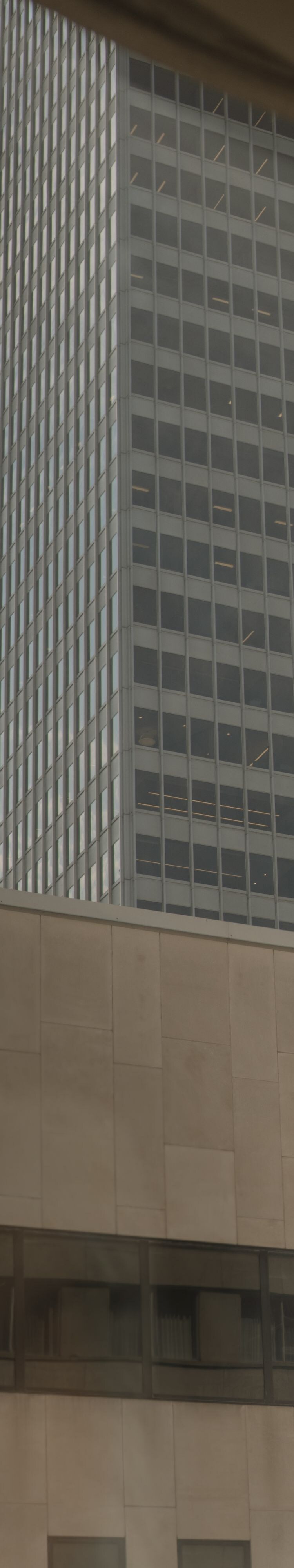Client regardant le paysage urbain