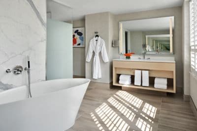 Magnificent Mile Suite - Bathroom