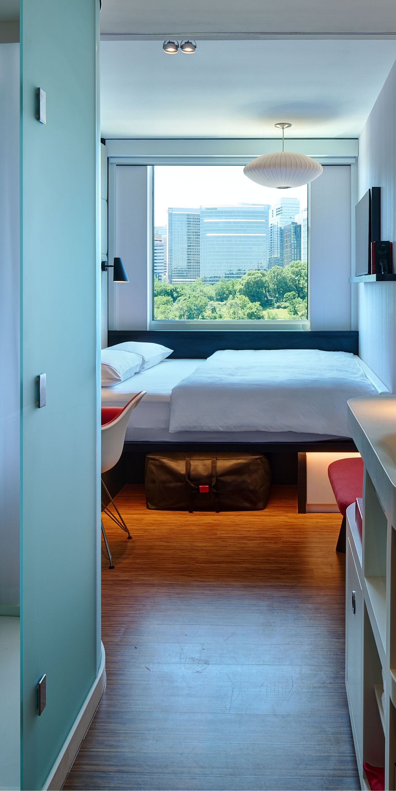 Guest room with bathroom featuring a rainshower 