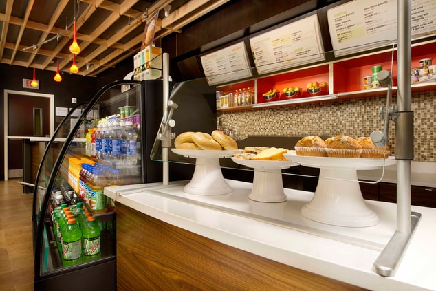 The Bistro provides high quality, freshly prepared meals and beverages in a quick serve cafeÂ© environment. Breakfast features Starbucks coffee and a wide selection of pastries, egg sandwiches, and healthy fruit and yogurt parfaits.