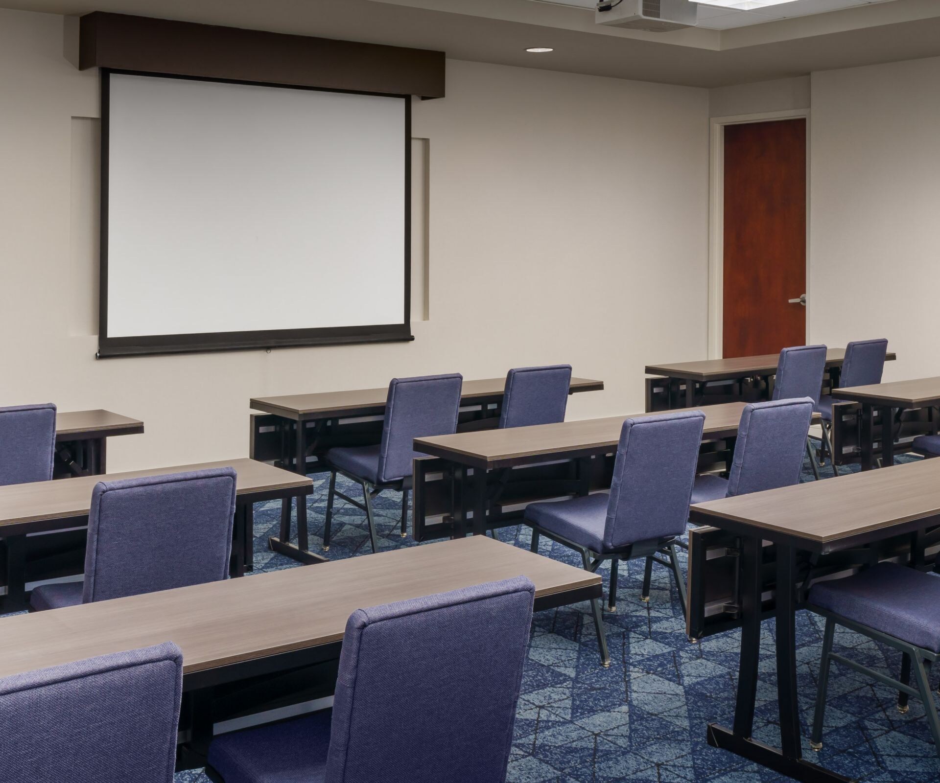 Meeting room classroom with Tables and chairs 