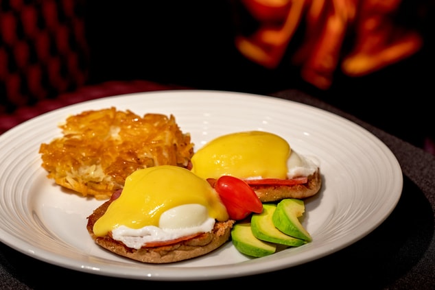 Eggs Benedict and Hashbrowns 