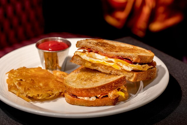 Breakfast sandwich served with hashbrowns 