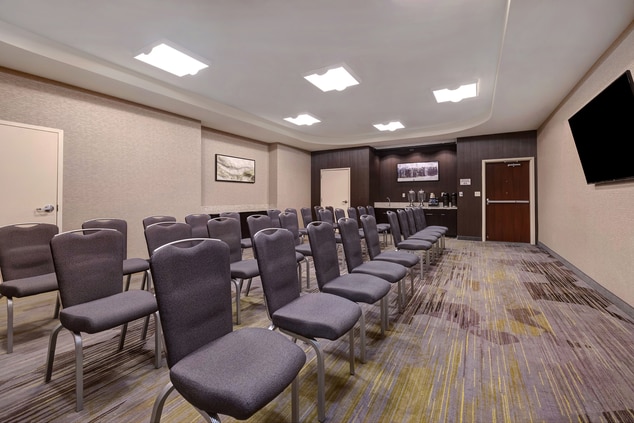 conference room with three rows of chairs
