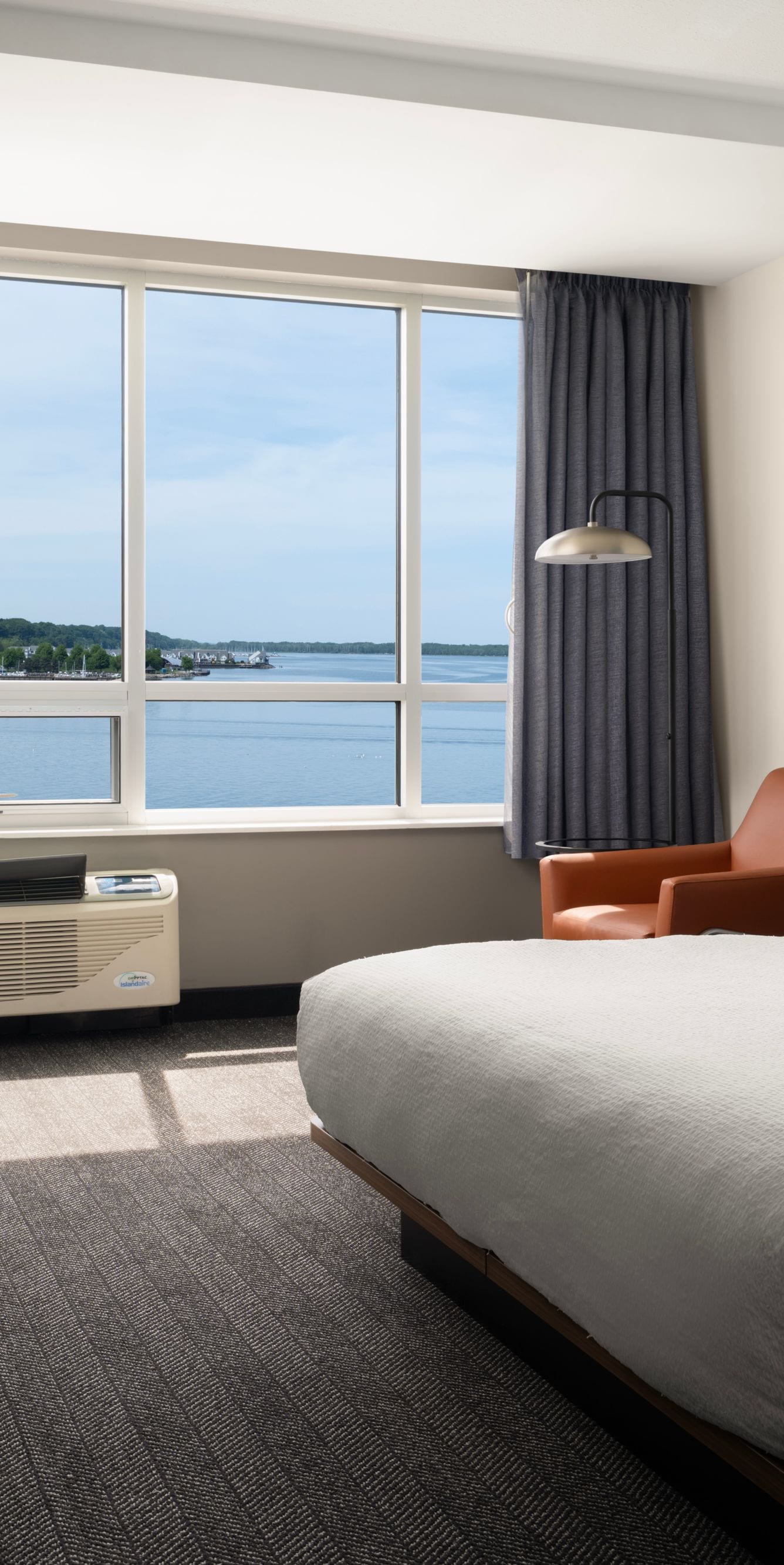 Accessible king room with bay view