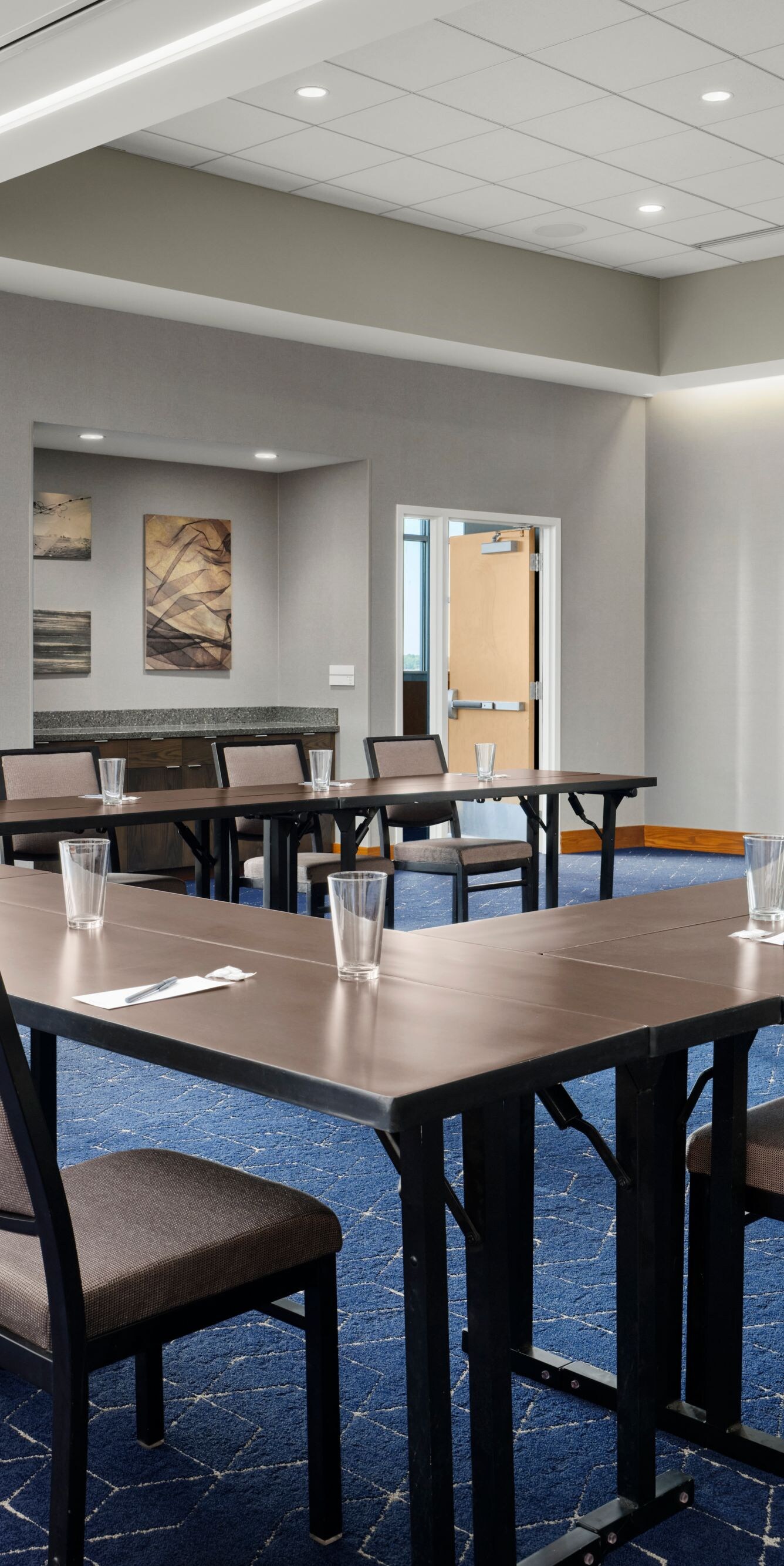 U-shape meeting room with bay view