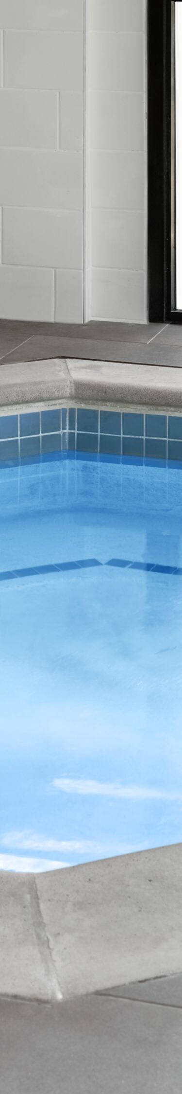 Hot Tub with lift