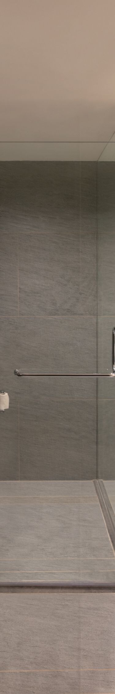 Suite bathroom with modern design