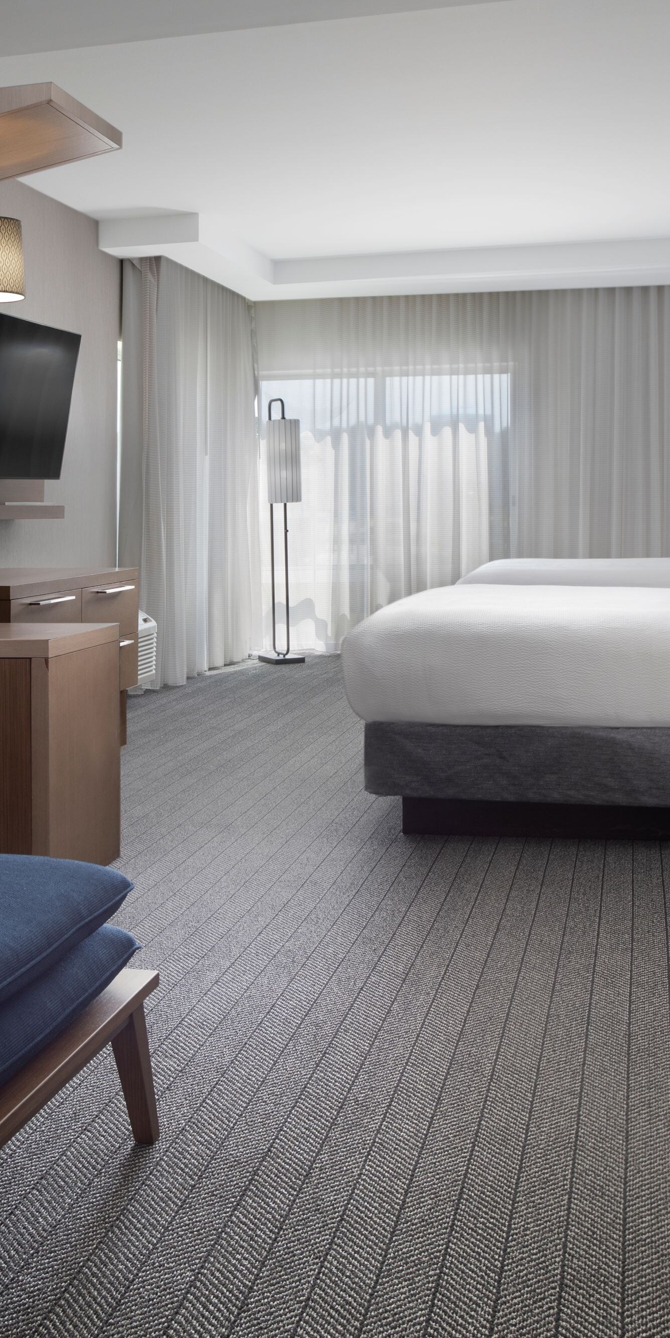 Double queen suite with workspace