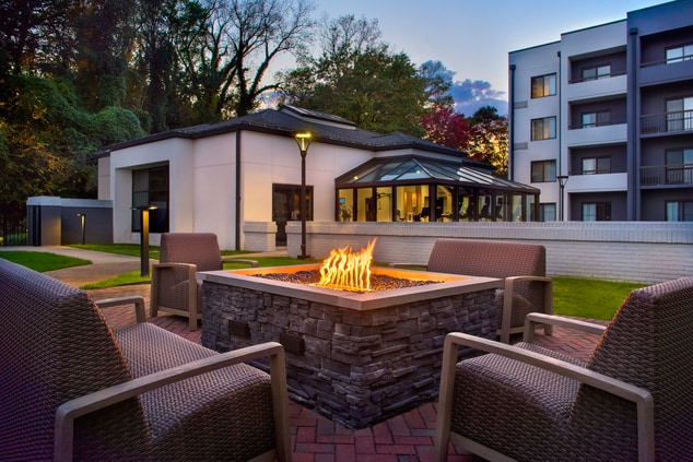 Outdoor seating around firepit 