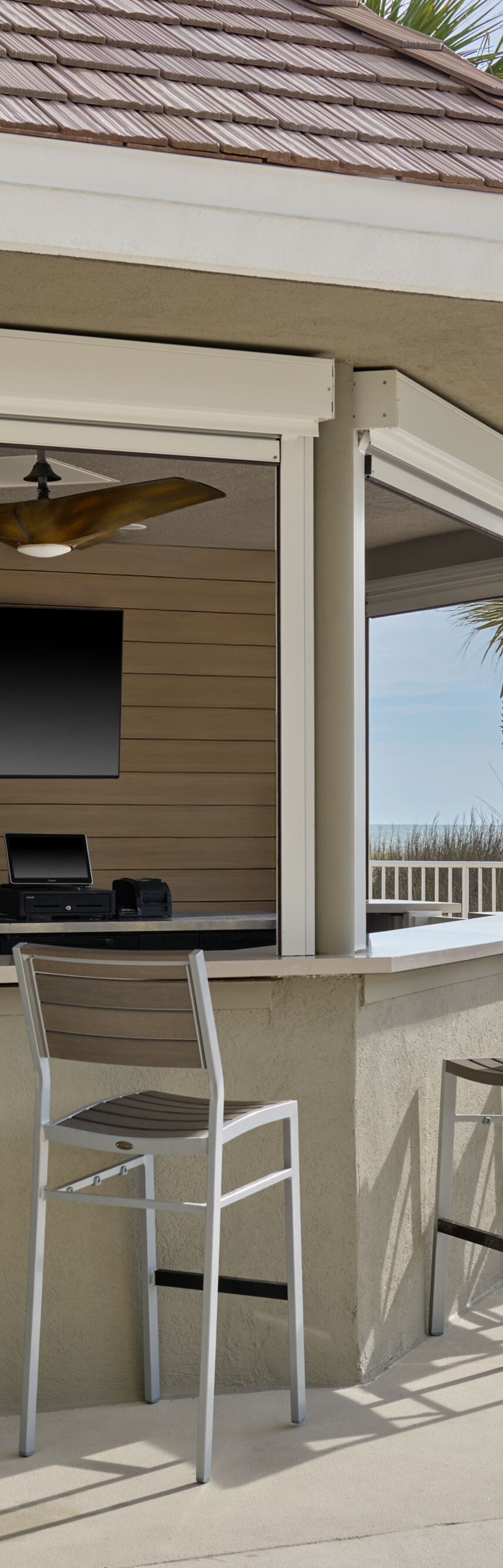 poolside bar, seating area