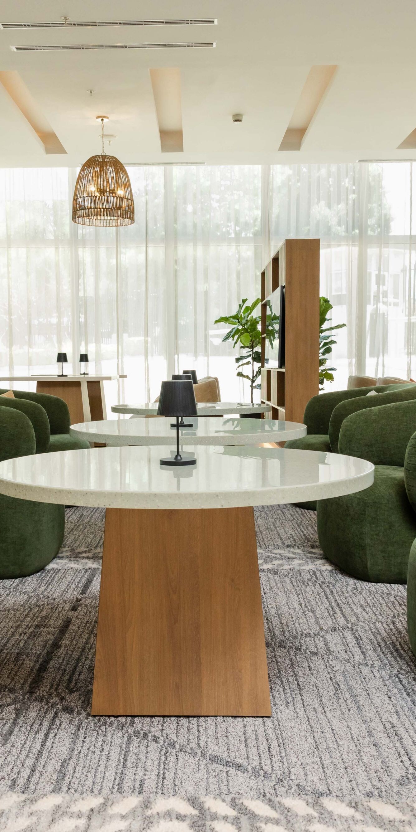 Lounge del lobby renovado con sillones