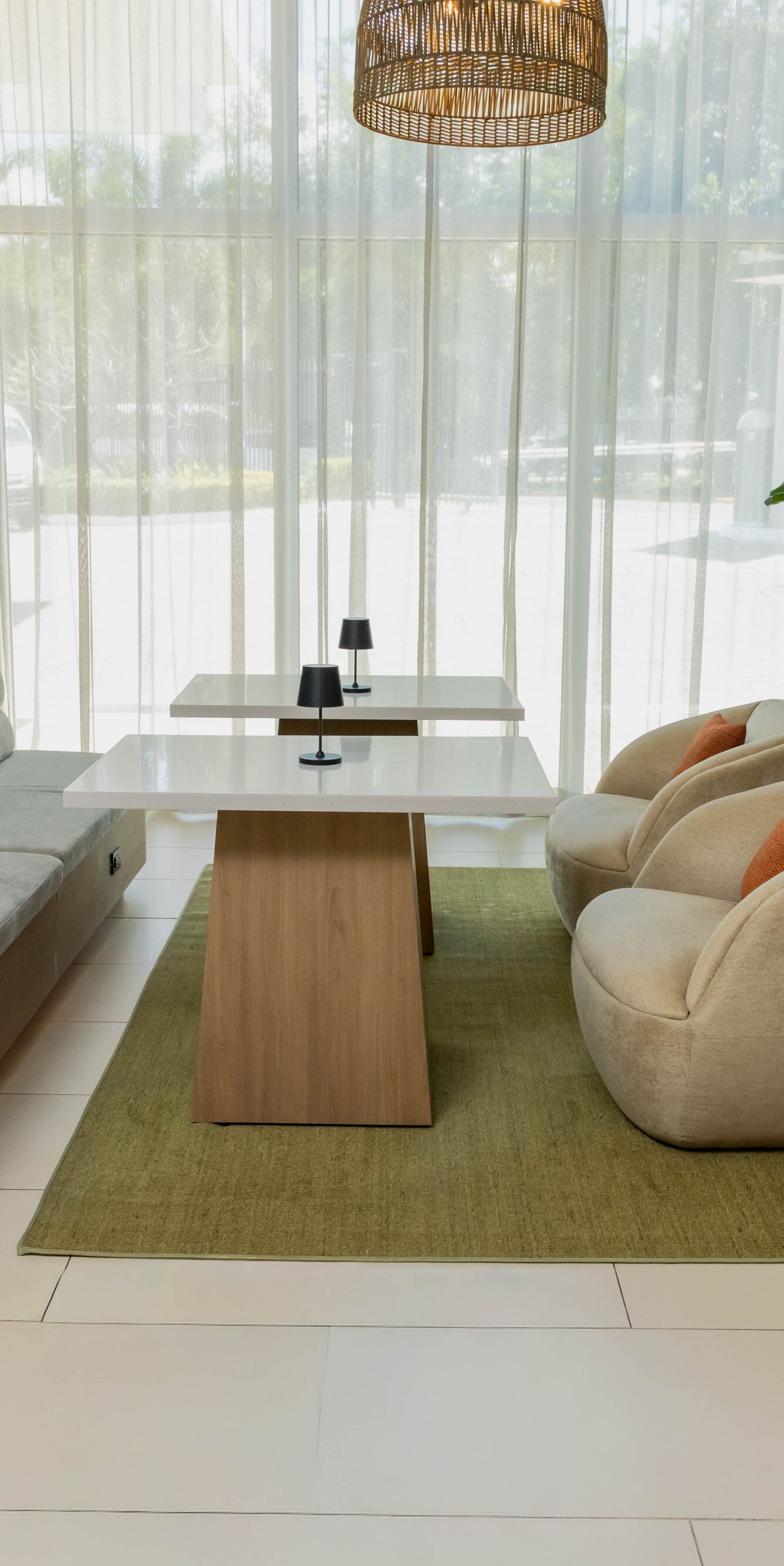 Lounge del lobby renovado con zona de asientos