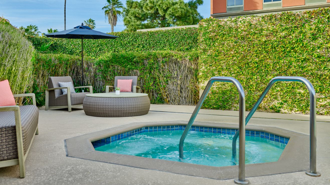 Outdoor Whirlpool and seating