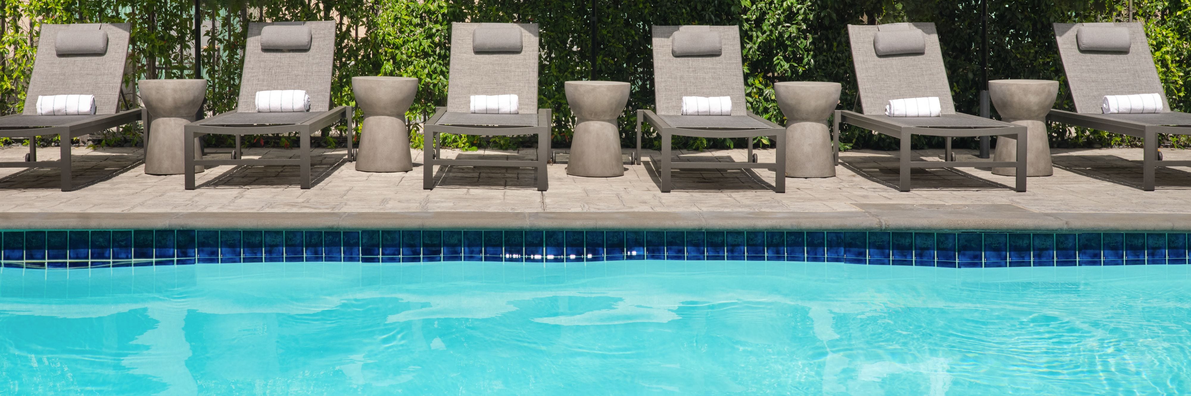 Outdoor Pool - Lounge Chairs