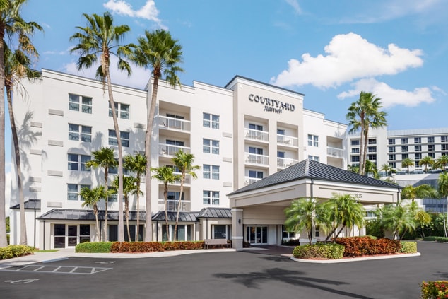 Sunny day view of the Courtyard by Marriott Aventu