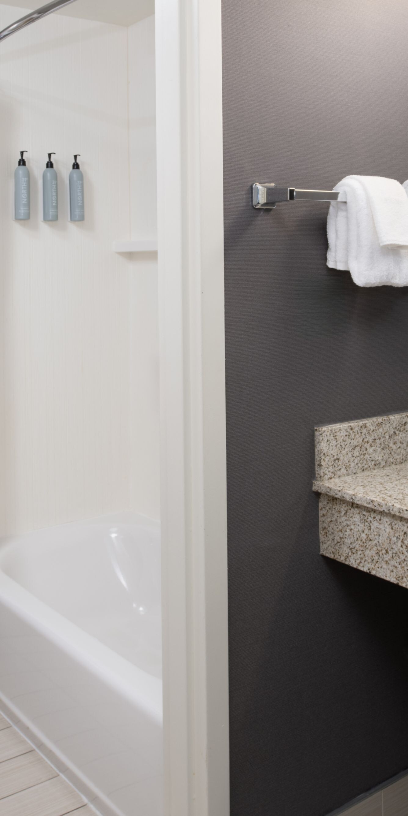 bathroom with tub/shower combo