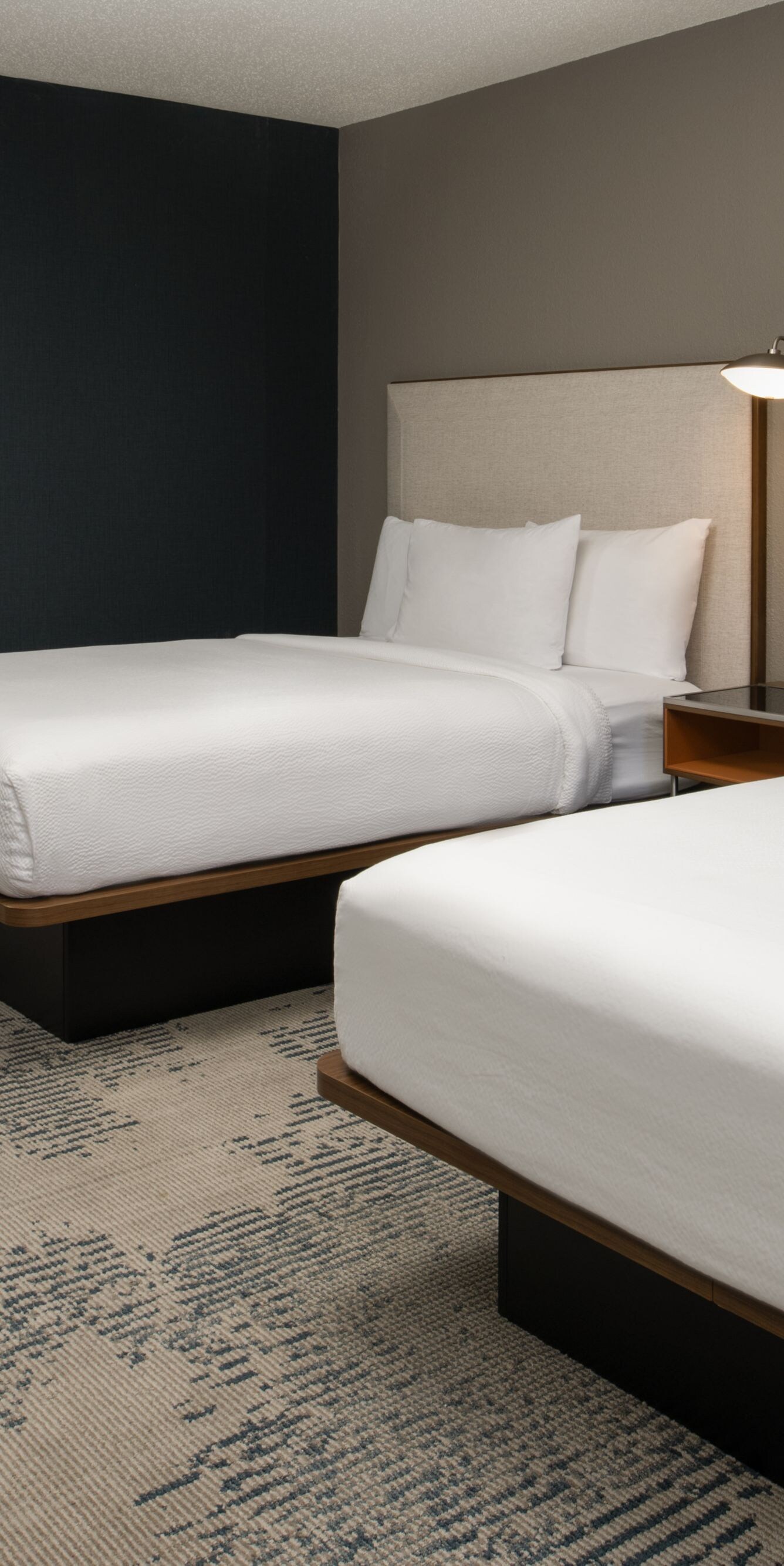 2 queen beds