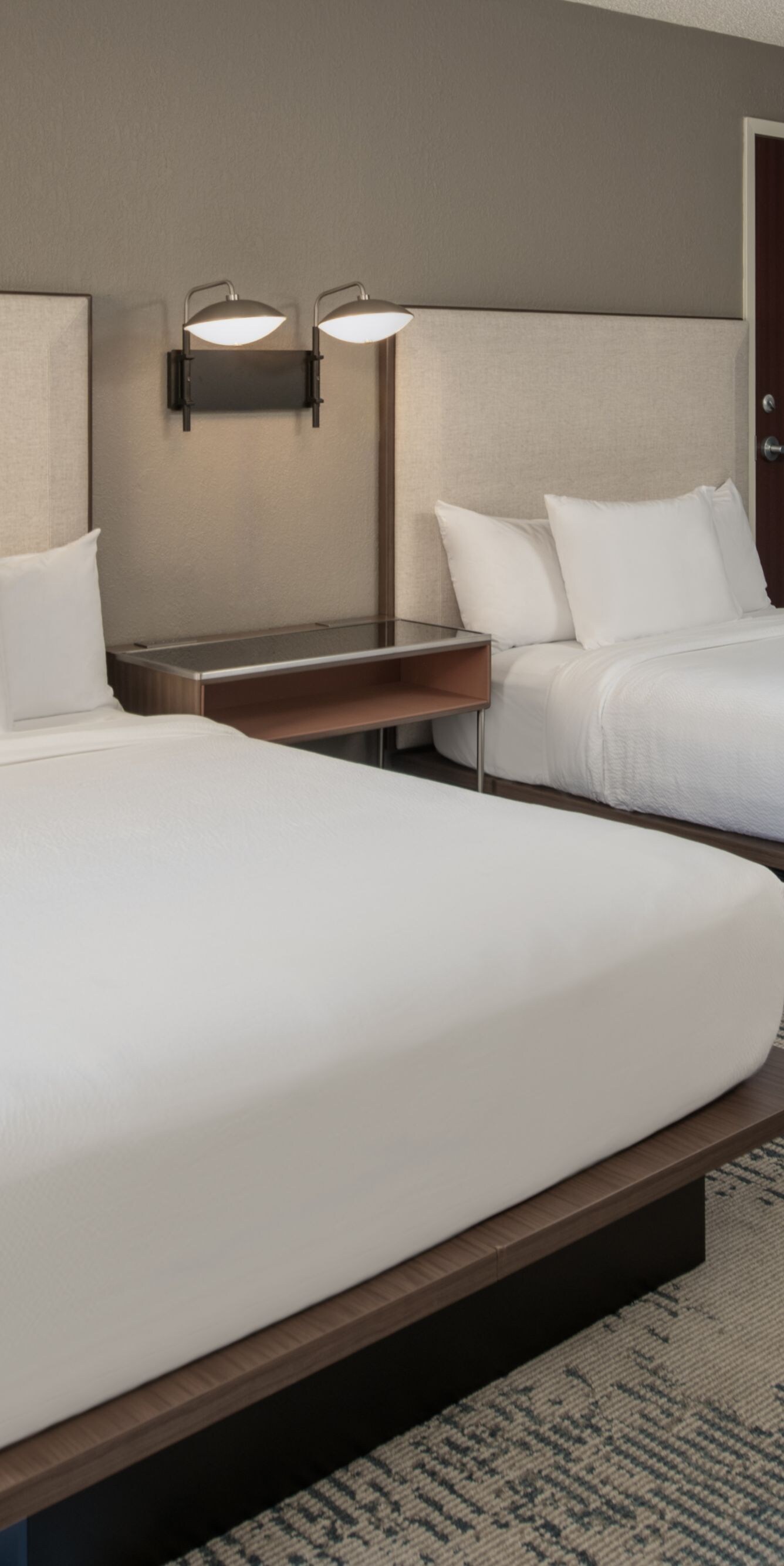 two queen beds, desk with chair