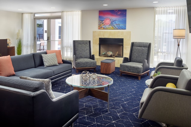 lobby seating area, fireplace, chairs & sea décor