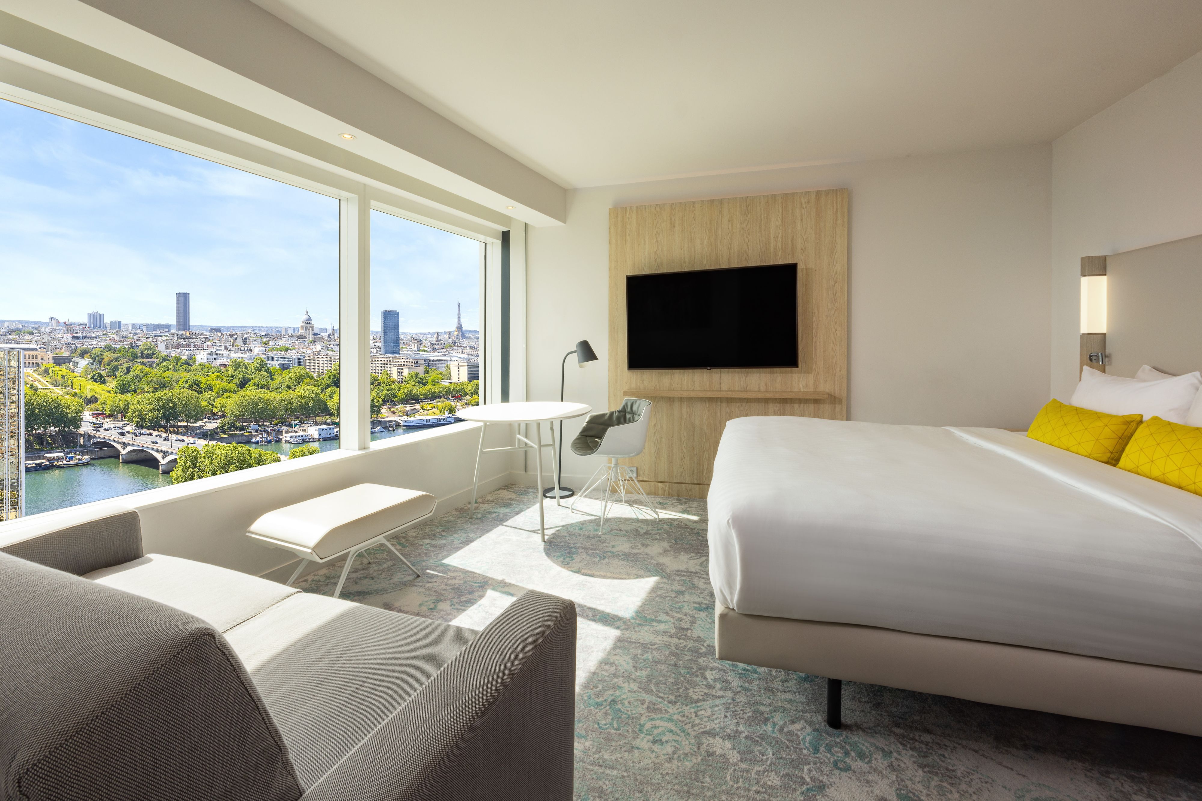 Family Guest Room - Eiffel Tower View