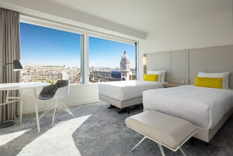 Twin/Twin Parisian View Guest Room