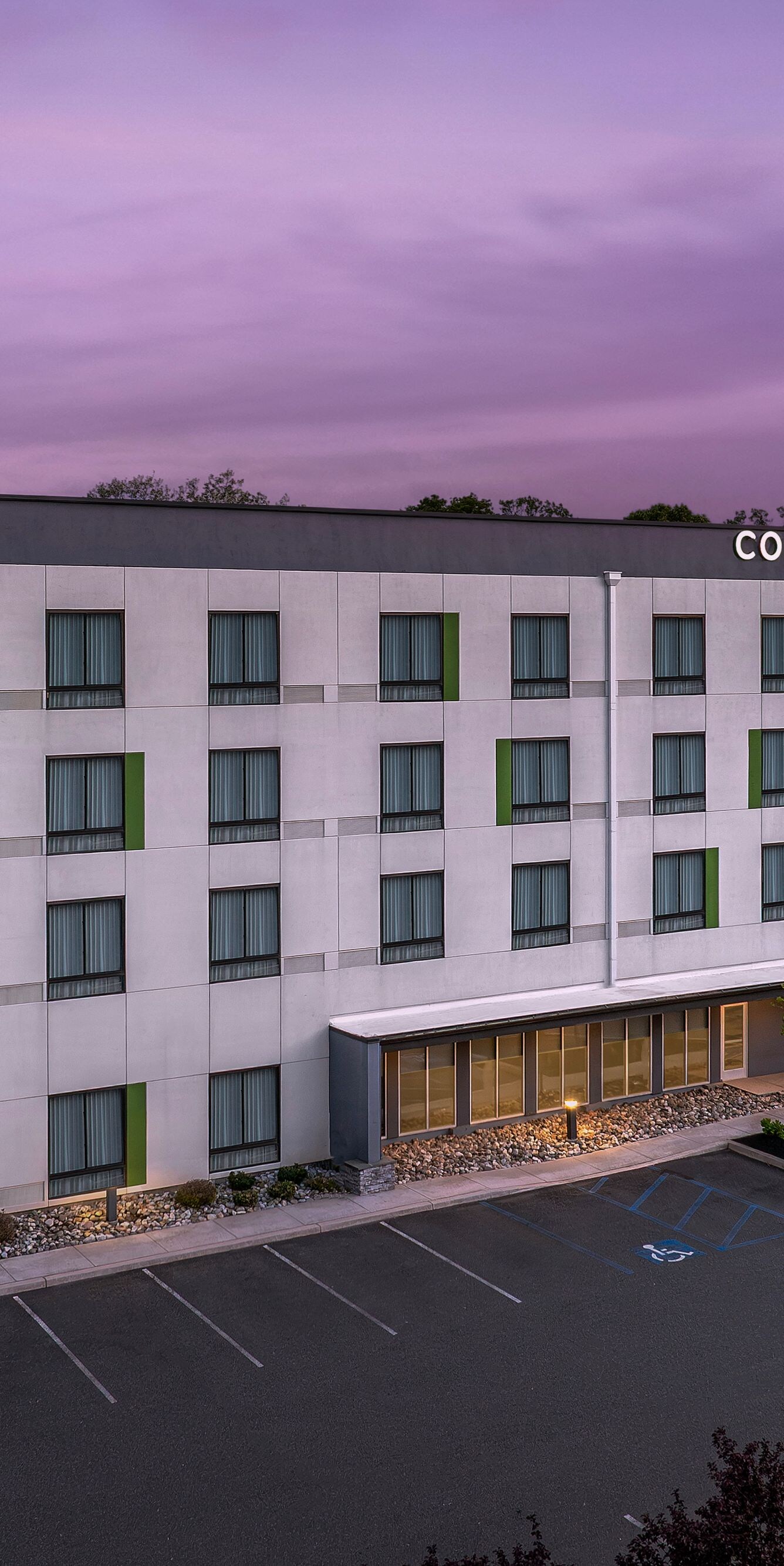 Courtyard Exterior_Dusk