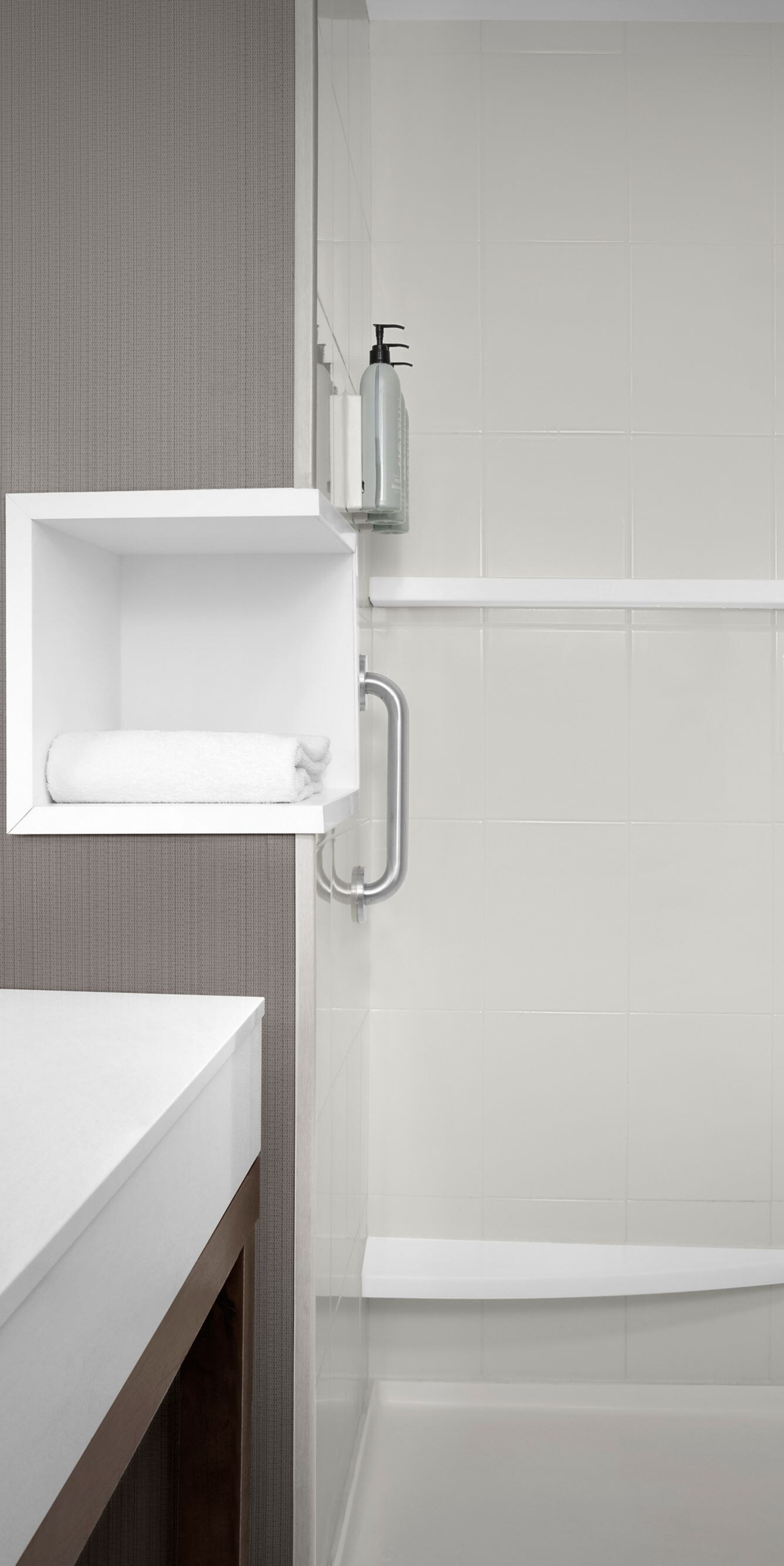 Guest Room Bath_Shower