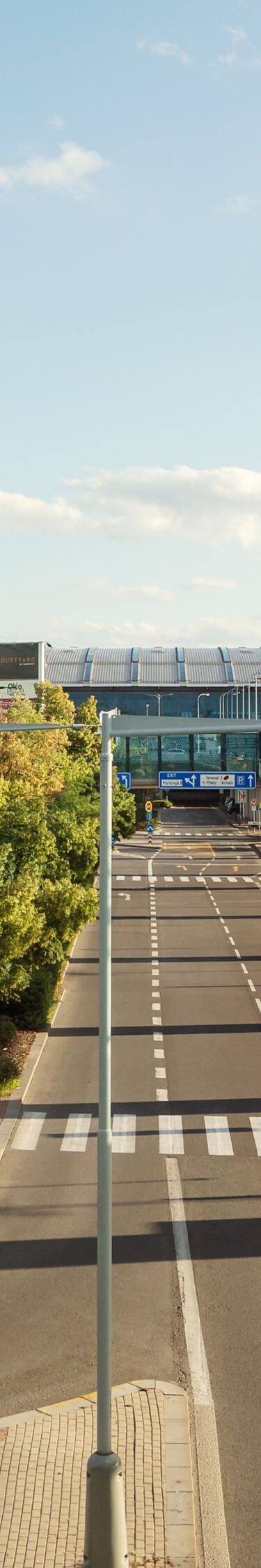 Das Hotel ist über einen Skywalk mit dem Flughafenterminal verbunden.