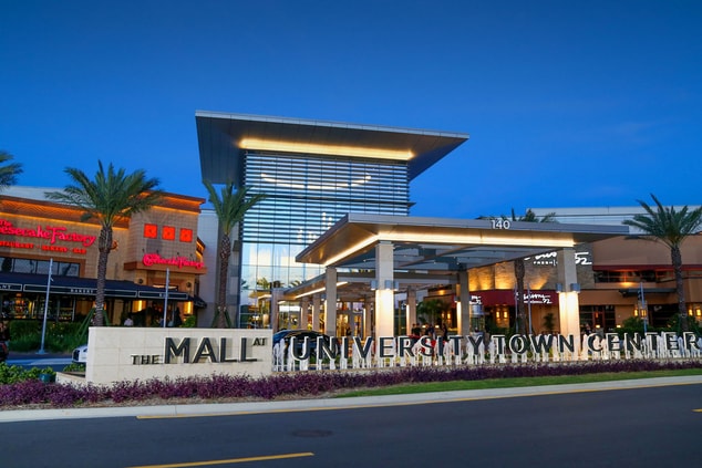 Mall Entrance at University Town Center