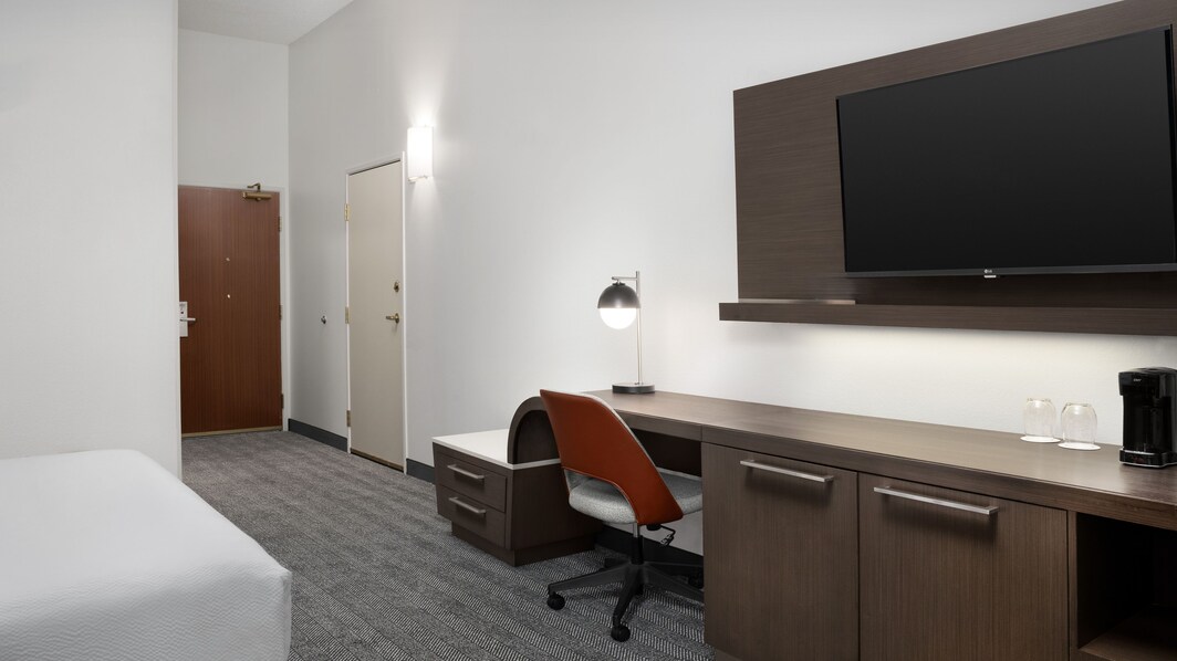 Accessible king room with TV and desk and chair