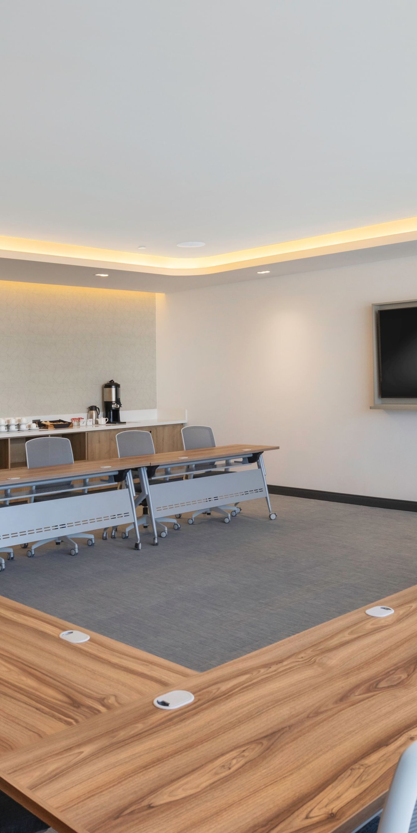 Meeting room with U-shape table and screen