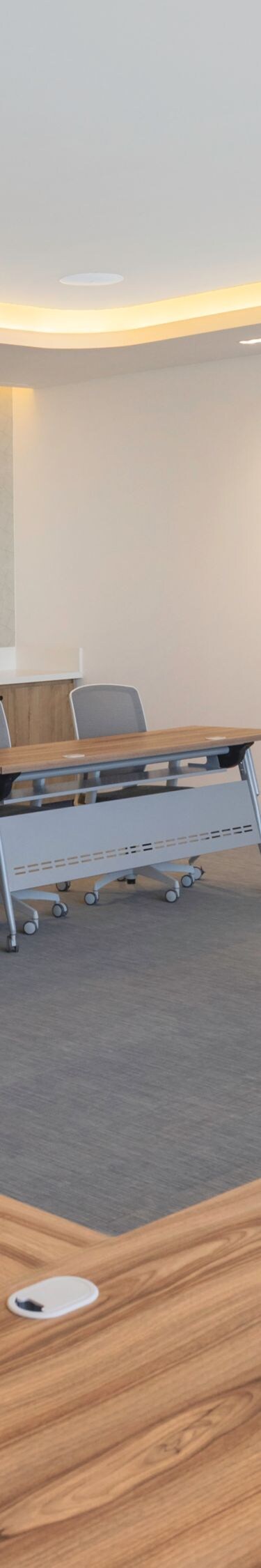 Meeting room with U-shape table and screen