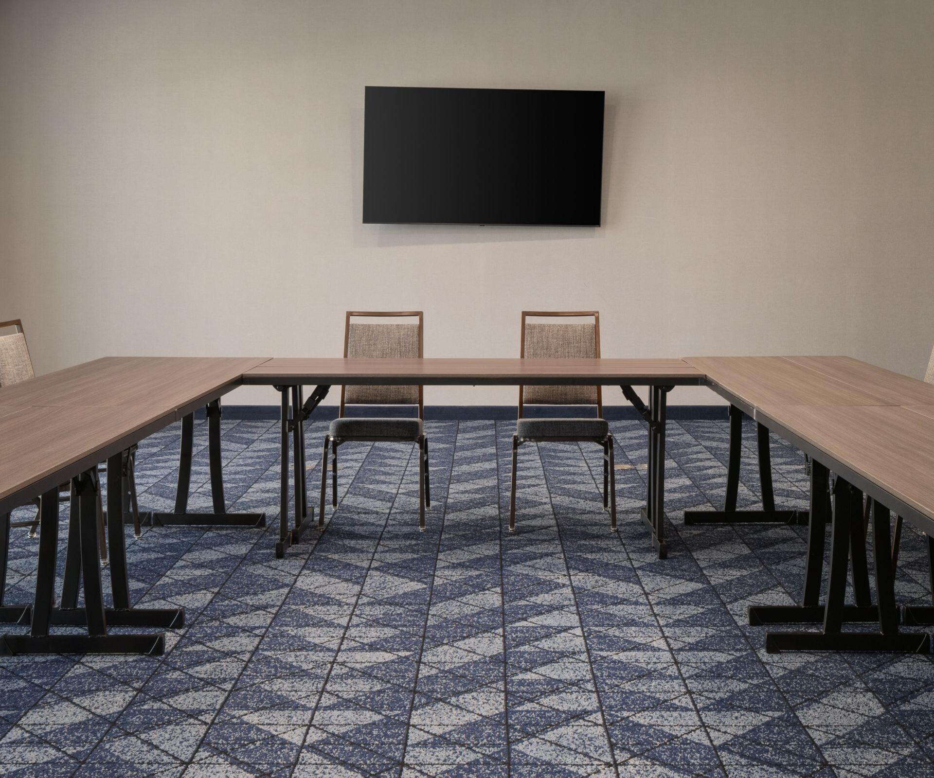 Meeting room with U-shaped tables and chairs
