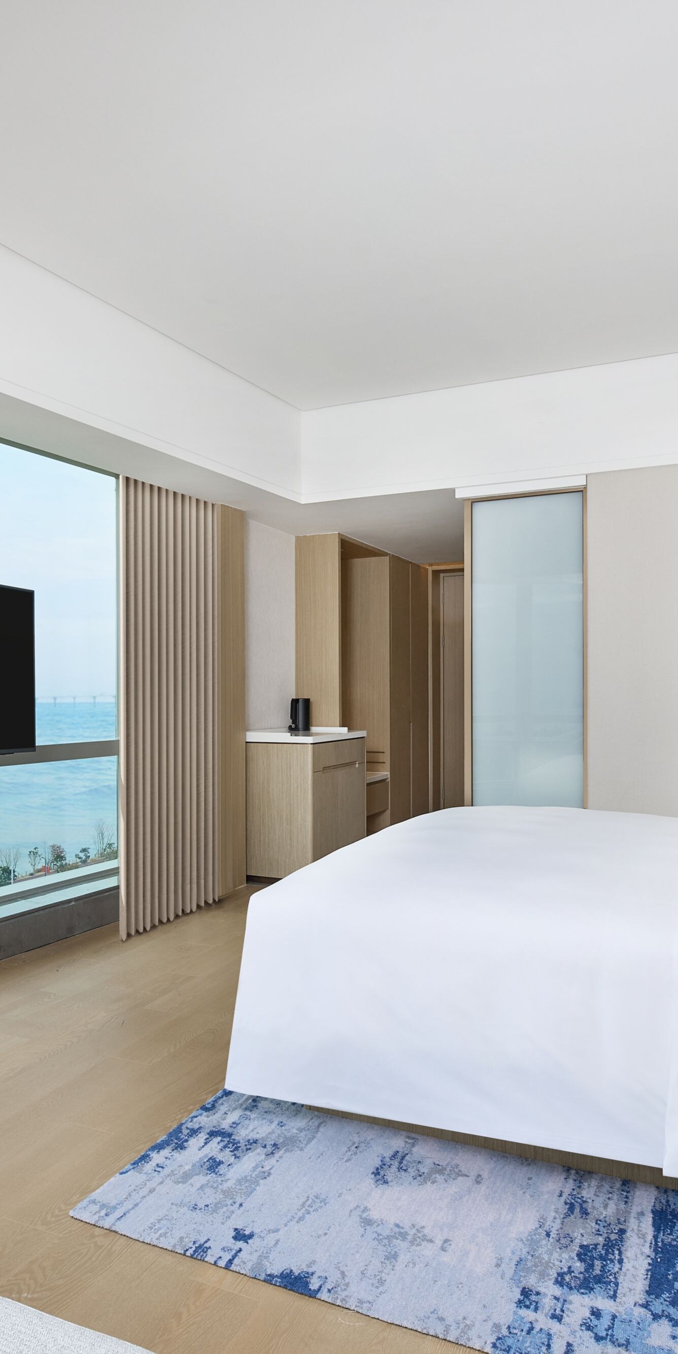 king, king guestroom, bedroom
