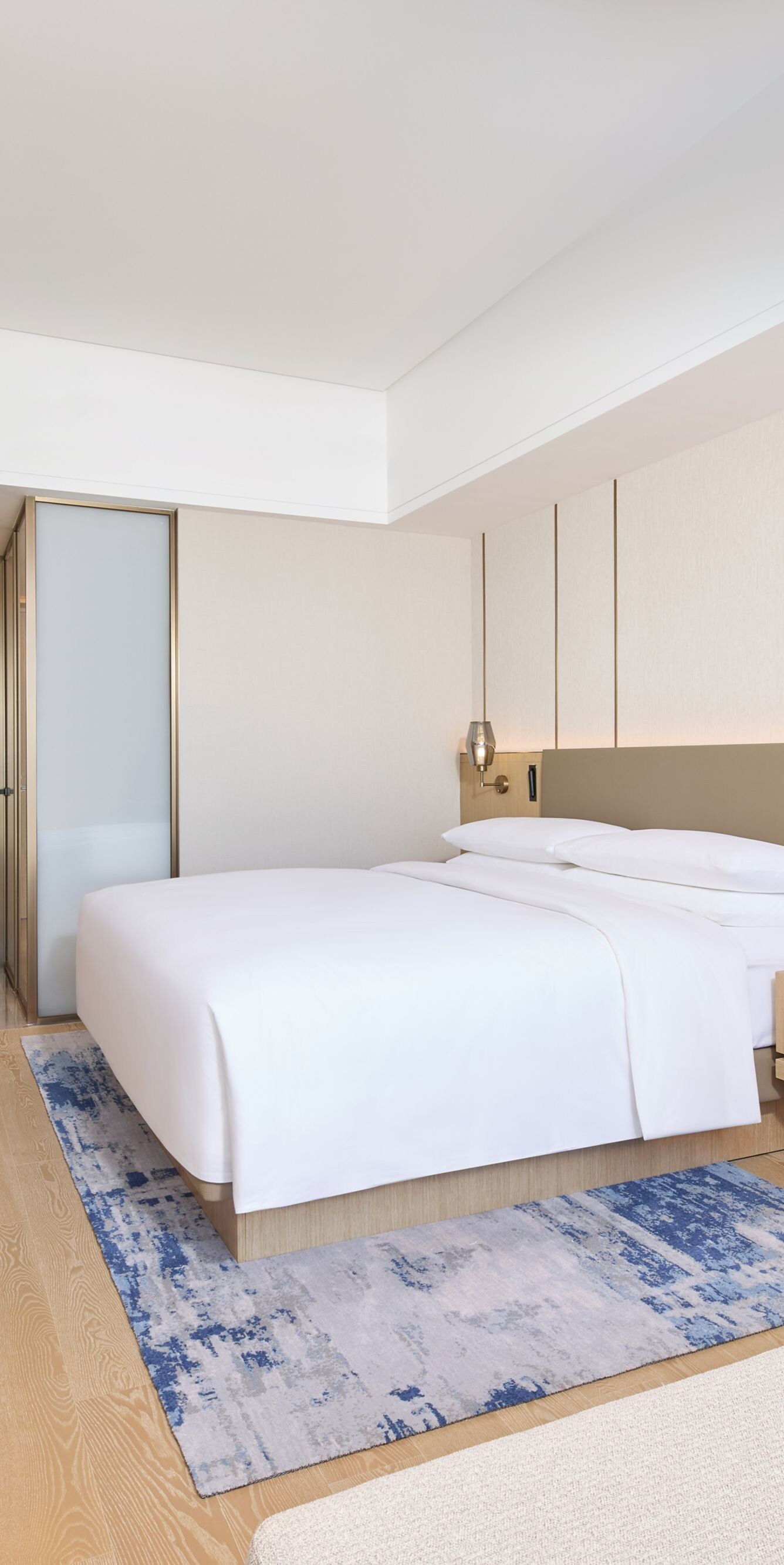 king, king guestroom, bedroom