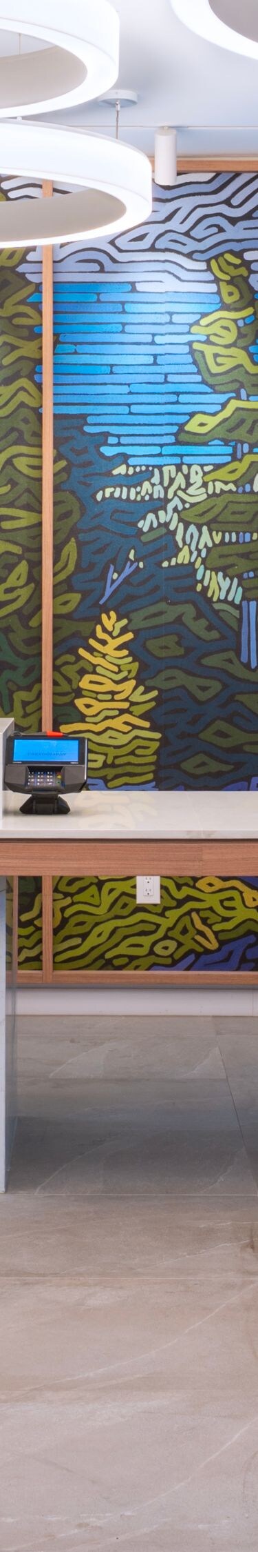 Espace check-in à la réception dans le hall de l'hôtel