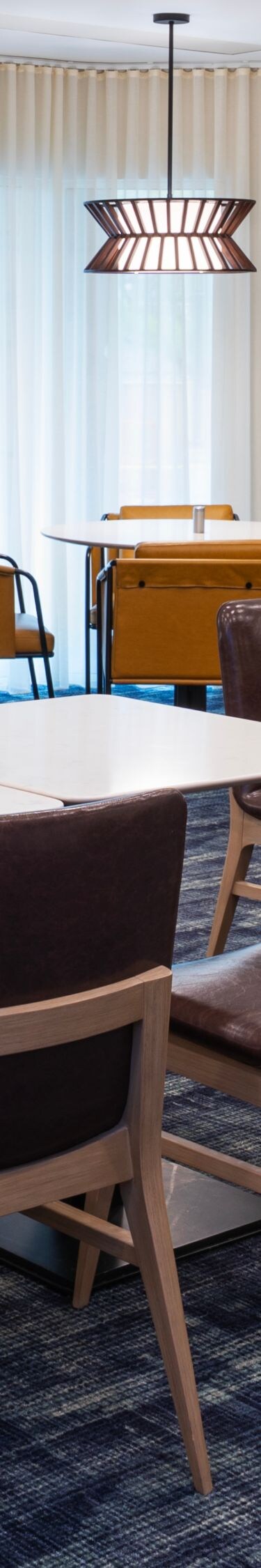 Espace repas du Bistro avec tables