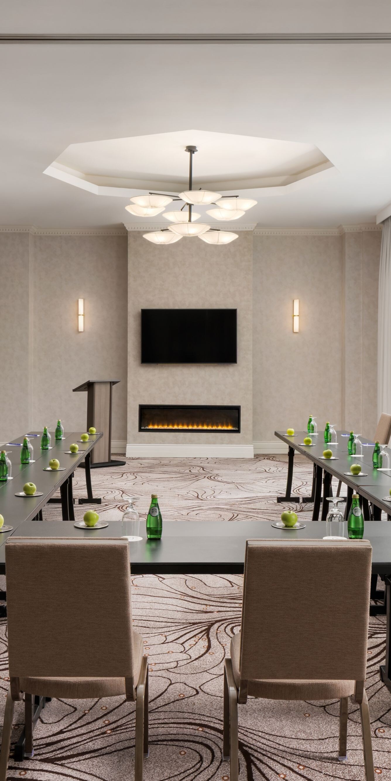 Meeting room with U-shape set up