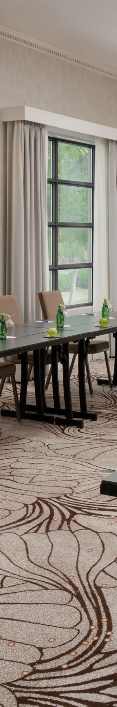 Meeting room with U-shape set up