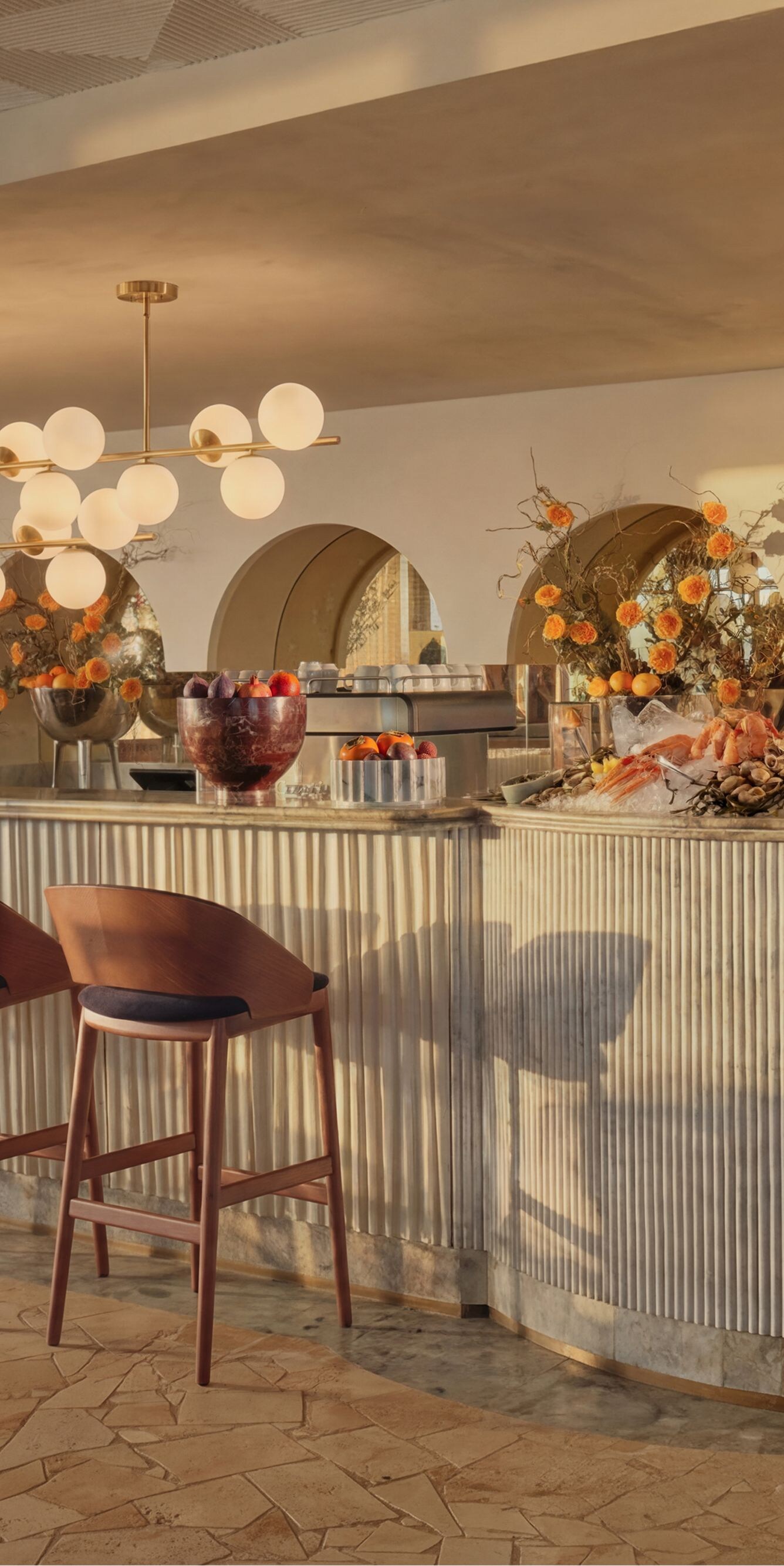 Bar overview and high chairs