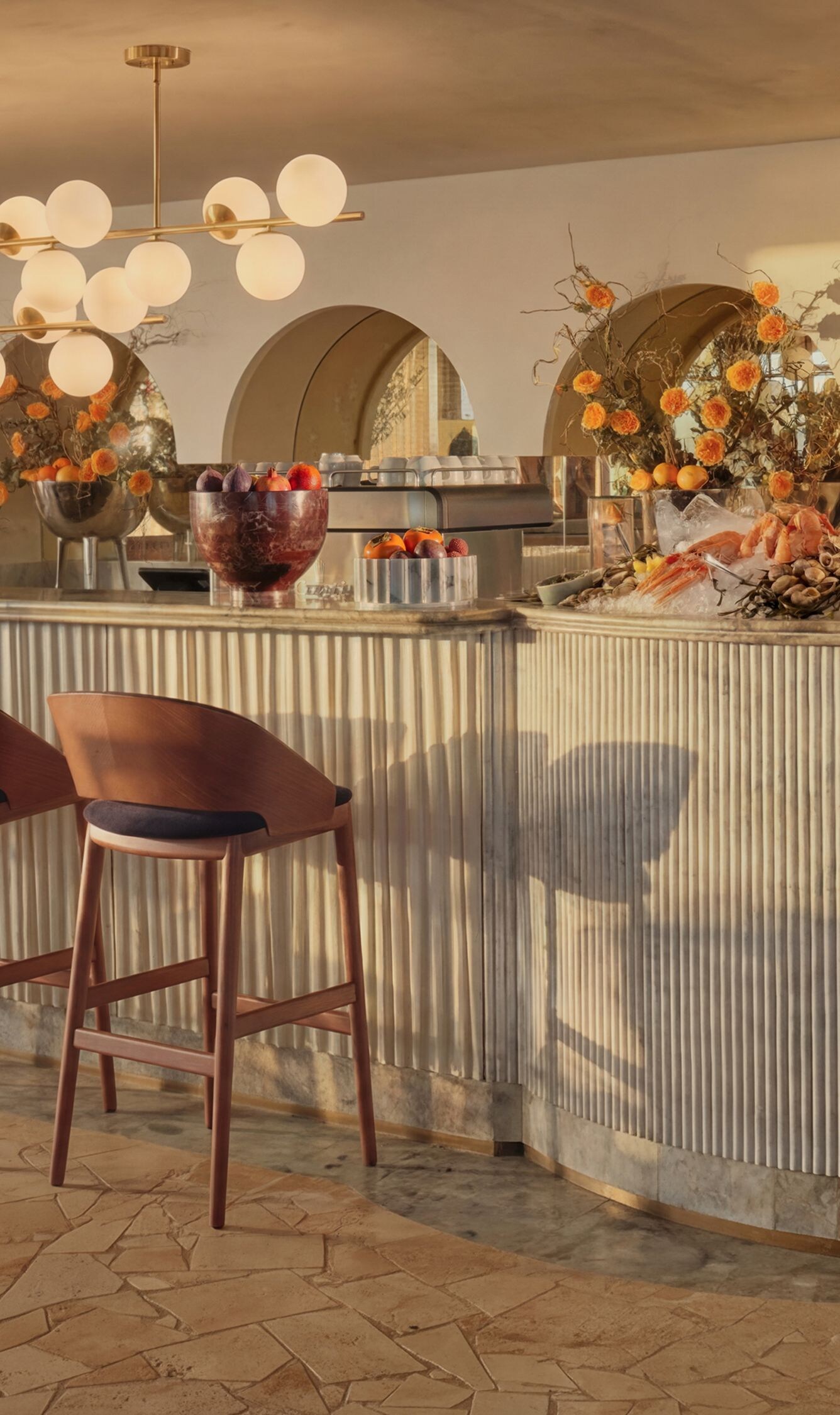 Bar overview and high chairs