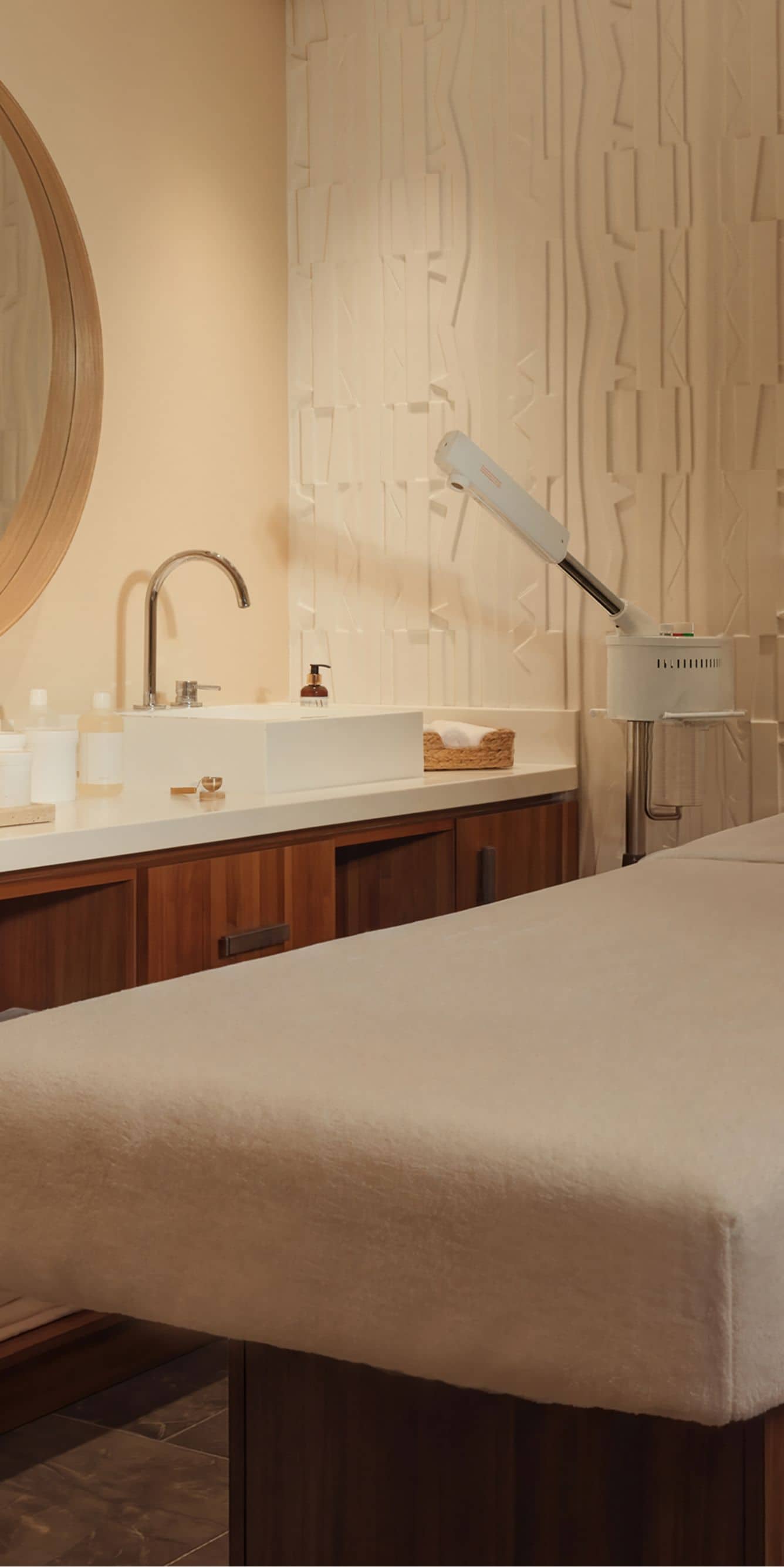 Massage and treatment bed in the SPA