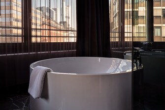 Deluxe Room Bath Tub